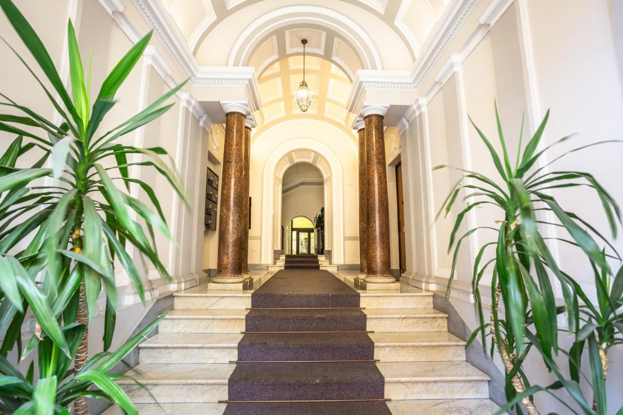 Luxury Inn Opera Рим Экстерьер фото