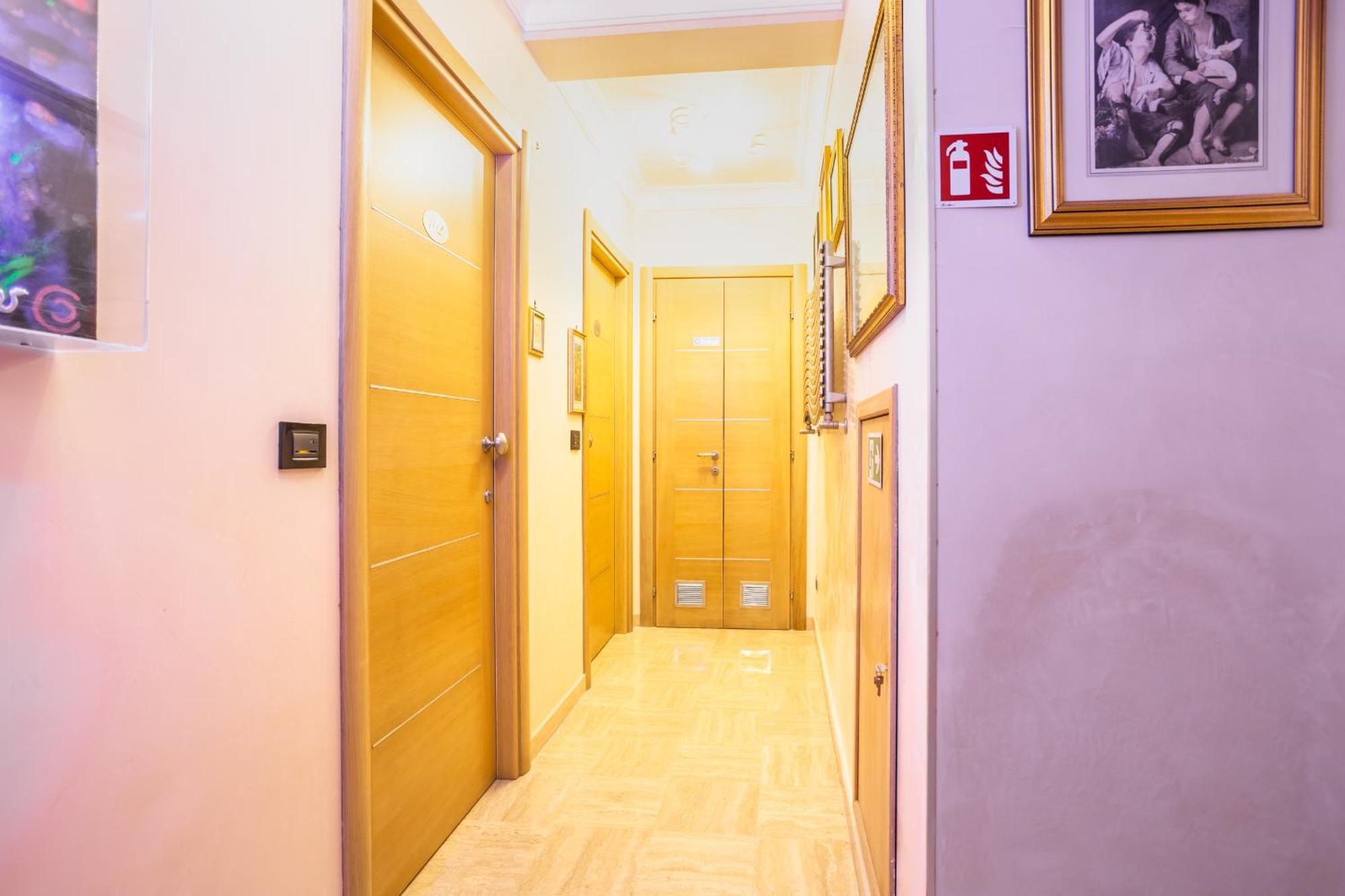 Luxury Inn Opera Рим Экстерьер фото