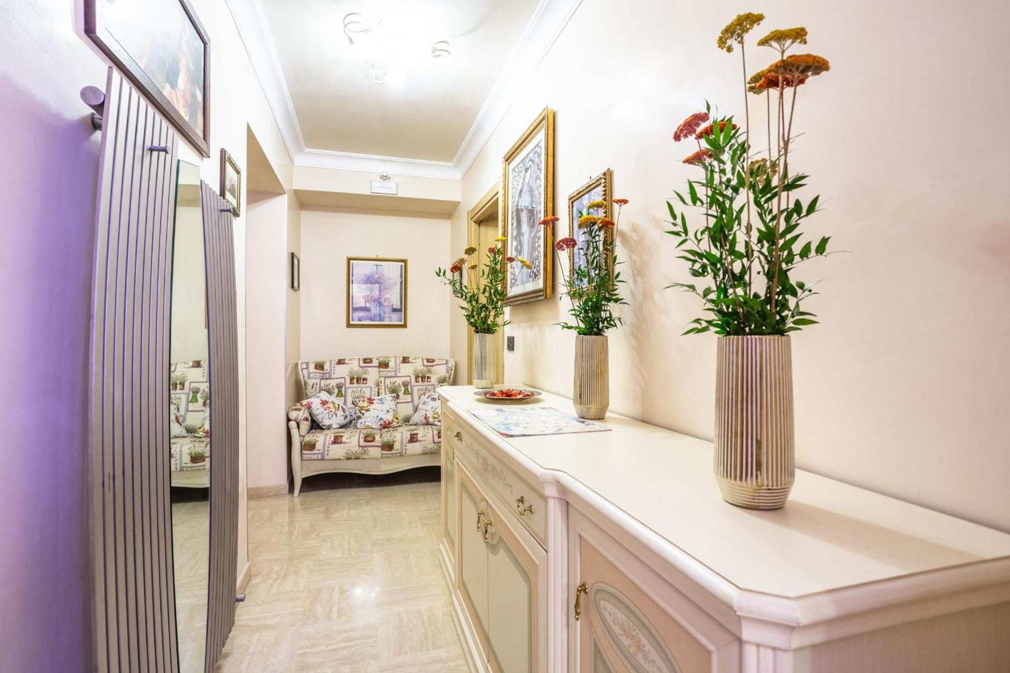 Luxury Inn Opera Рим Экстерьер фото
