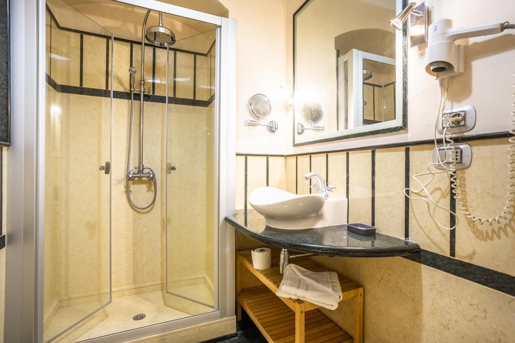 Luxury Inn Opera Рим Экстерьер фото