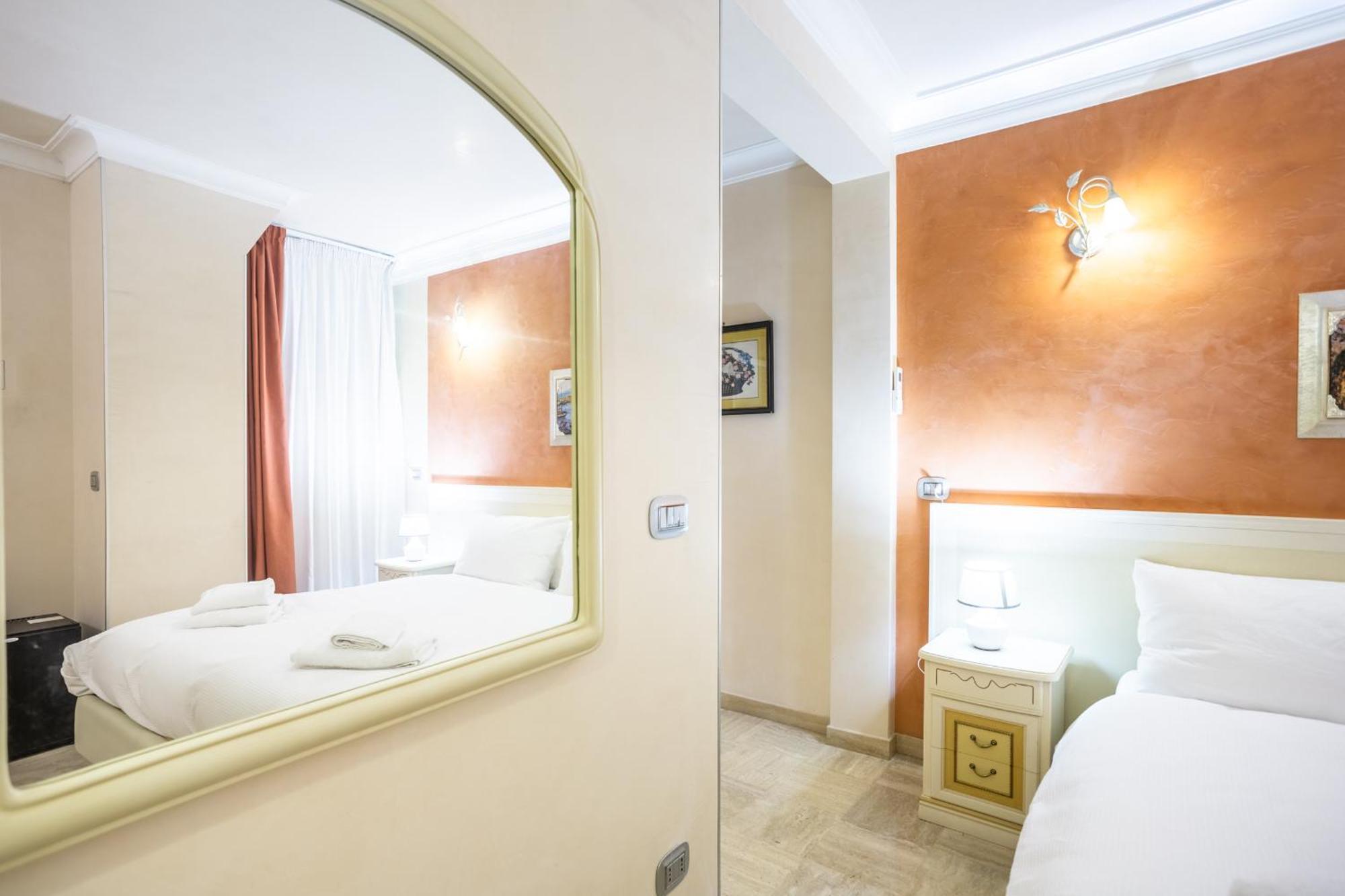Luxury Inn Opera Рим Экстерьер фото
