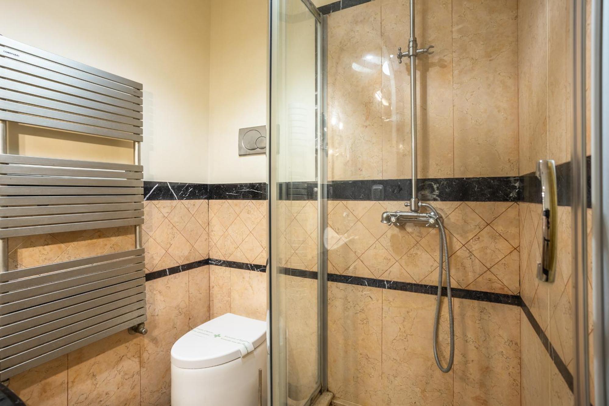 Luxury Inn Opera Рим Экстерьер фото