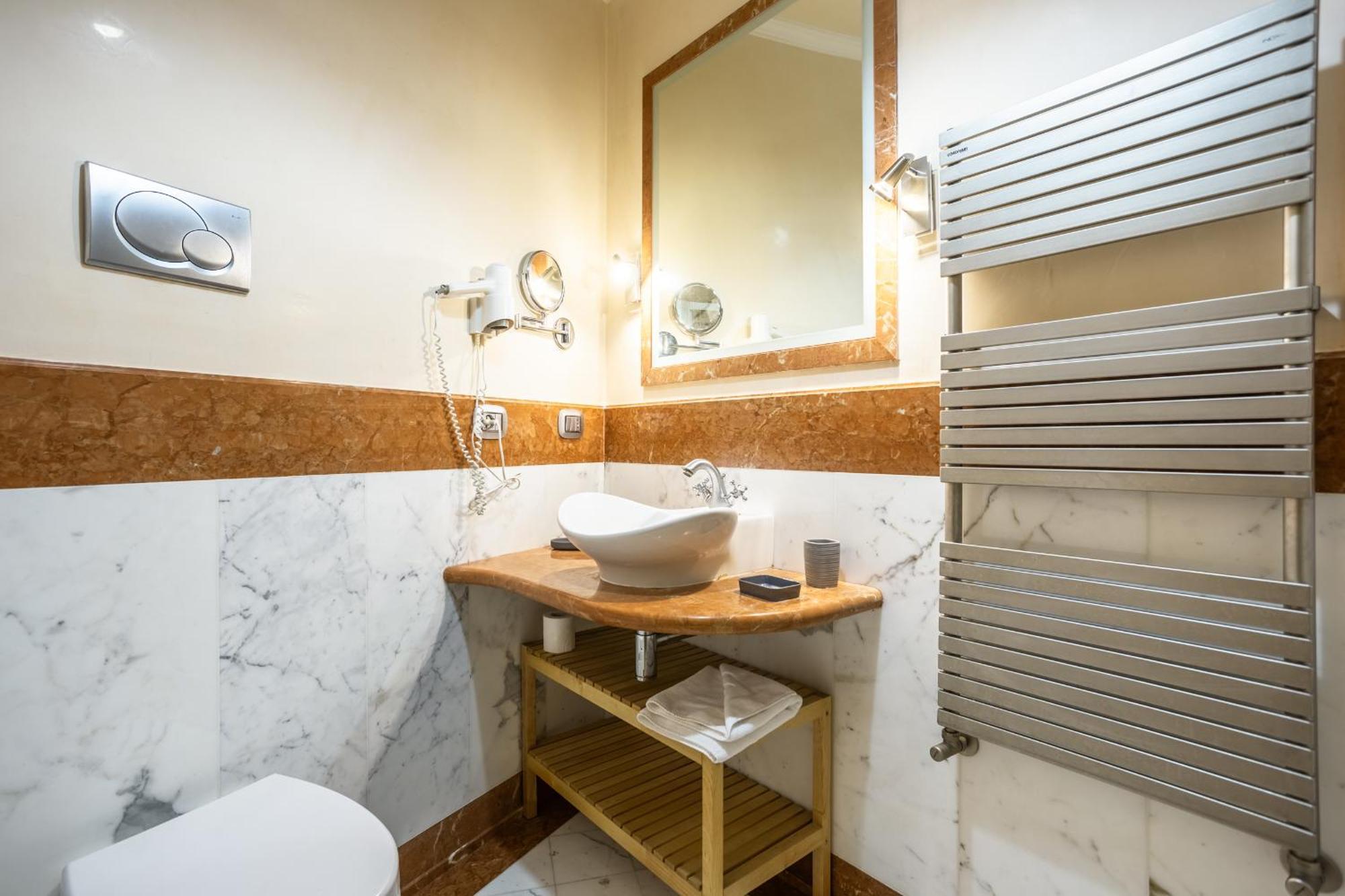 Luxury Inn Opera Рим Экстерьер фото